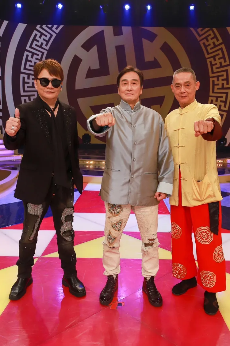 袁小迪（左起）、衛子雲、鄭平君等錄影