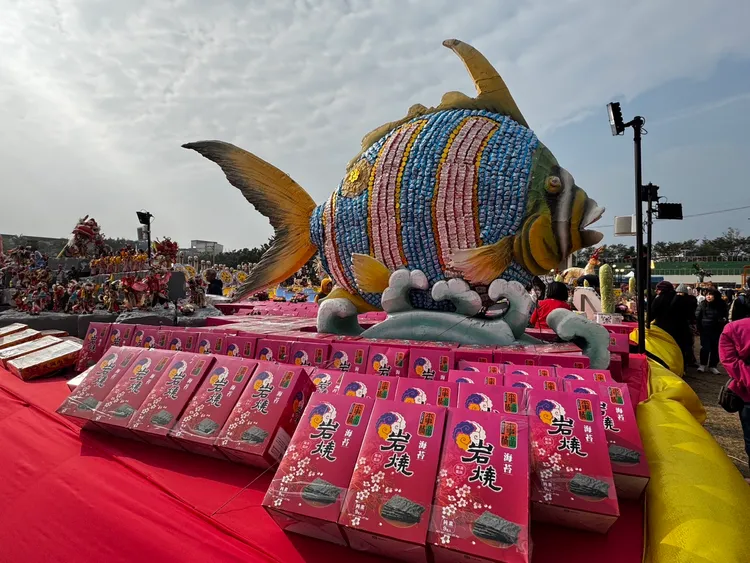 現場有各種造成的普品。民眾提供