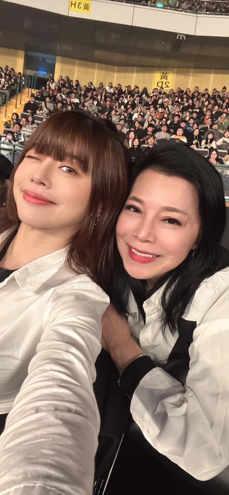 阿娥跟女兒宛如姊妹合照。本人提供