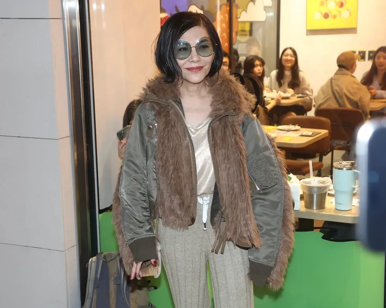 「東方不敗」張清芳亮麗朝聖周杰倫大巨蛋演唱會。特勤中心攝