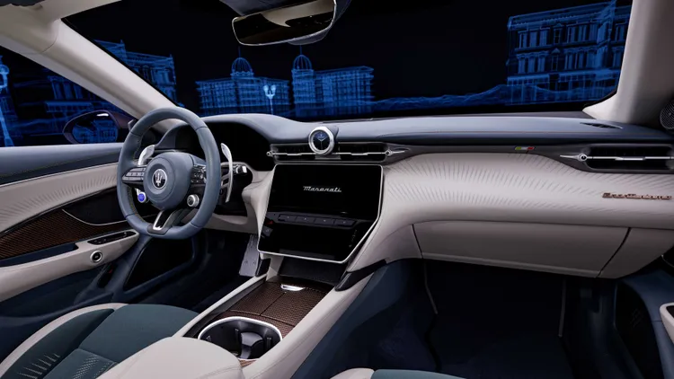 每款車均搭載專屬內裝與外觀細節，包括特殊設計的黑銅元素輪圈、內裝採用丹寧與黑色 Econyl 再生尼龍纖維，並搭配銅色或藍色縫線。原廠照片