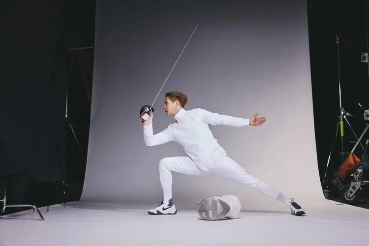 王嘉爾過去曾作為香港擊劍隊運動員征戰世界舞臺。品牌提供