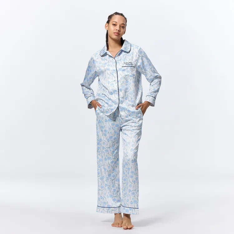 GU X《葬送的芙莉蓮》女裝緞面家居服組，1190元。品牌提供