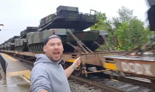 首批38輛M1A2T戰車傳今天抵台!貨輪下午抵高雄港