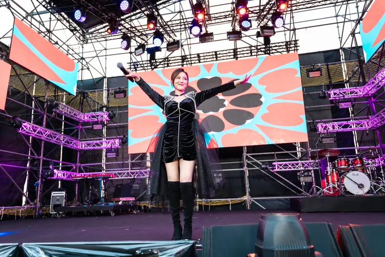 卓文萱頂替先上。寬寬整合行銷提供