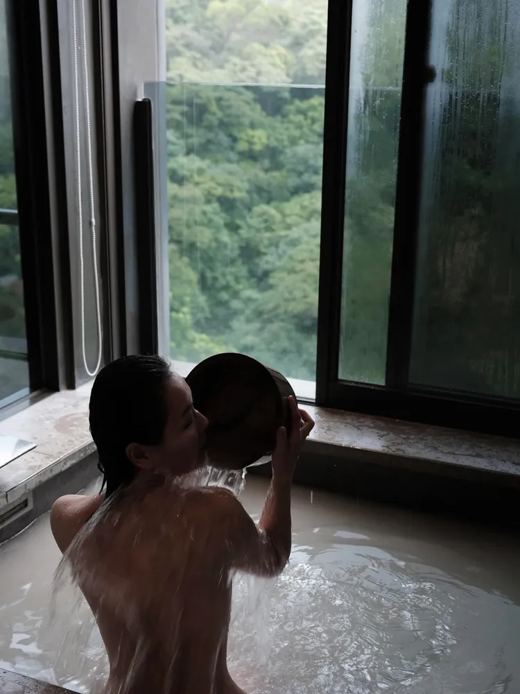 杜汶澤突然曬出一張老婆沐浴裸照，並寫下一段感人故事。翻攝《杜汶澤》臉書