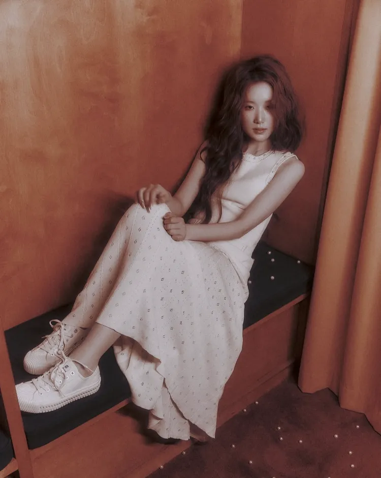 葉舒華拍攝《WAVES漫潮》封面。翻攝《WAVES漫潮》微博