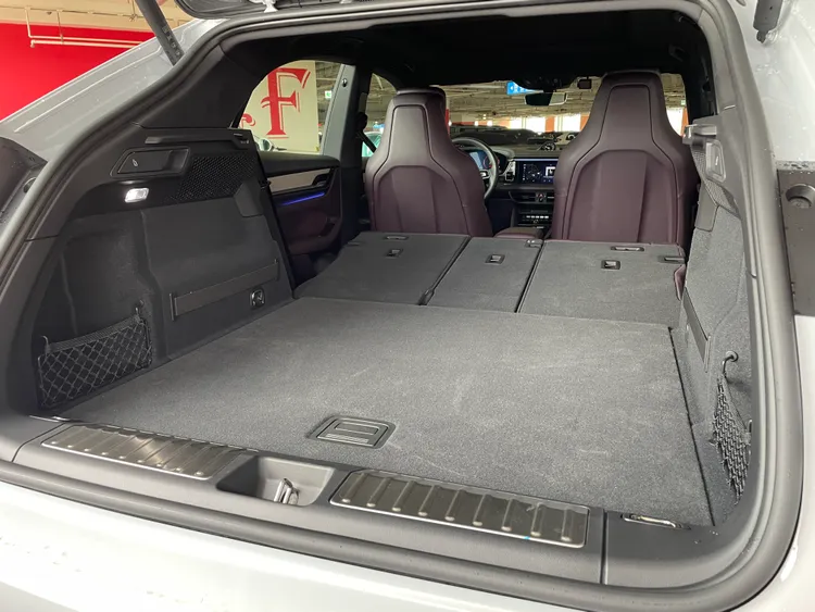 後行李廂的空間最多達到1348公升，較過往提升不少。林浩昇攝