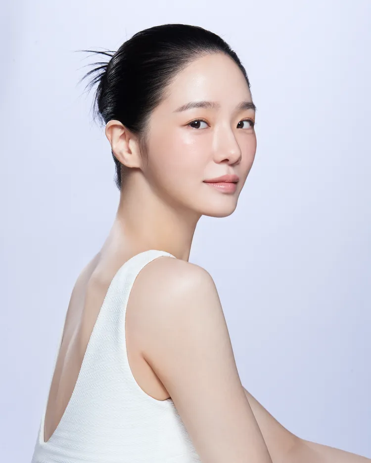 EMFACE能強化臉部肌群，提升肌肉張力，改善輪廓，打造完美無死角的美麗效果，連女神朴圭瑛也力薦。