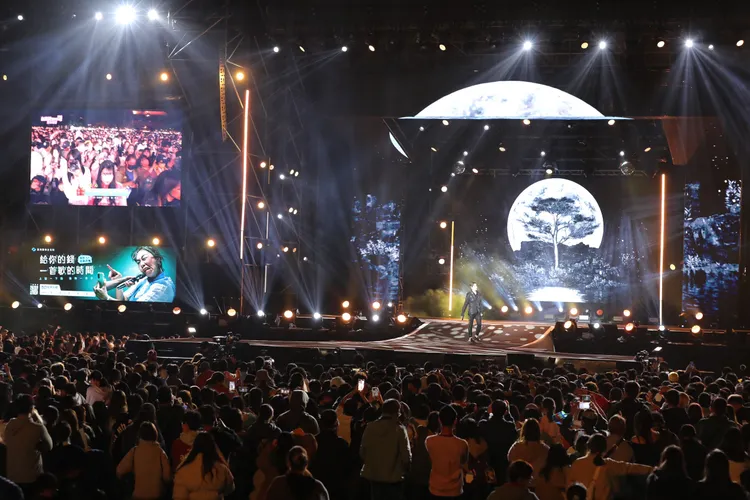 現場人潮不斷湧入。南市府提供