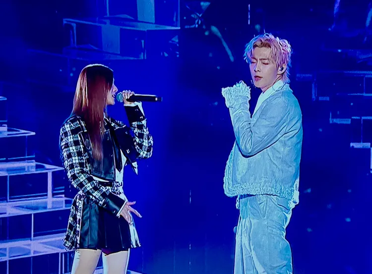 豆花妹與炎亞綸師兄妹對唱。南市府提供