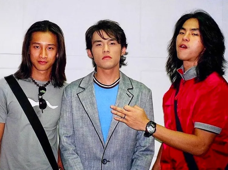 周杰倫曬出年輕時跟星友的合照。翻攝周杰倫IG