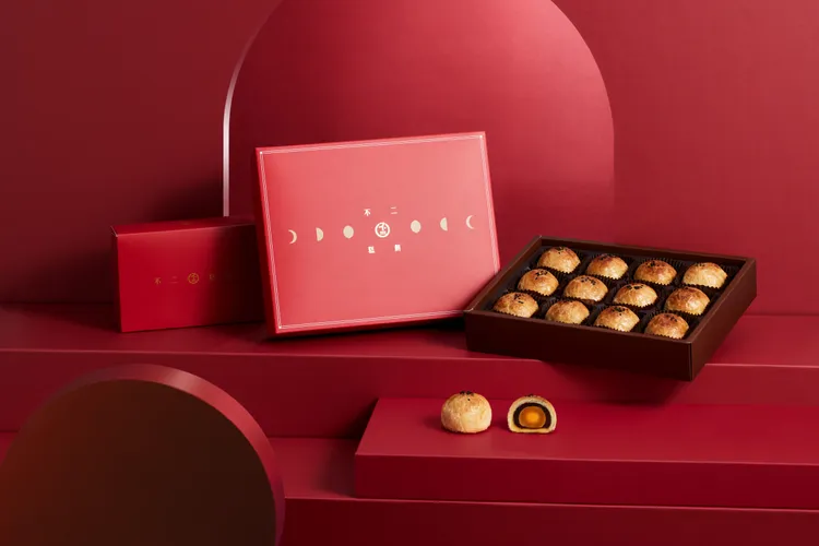 人氣蛋黃酥名店不二糕餅，將先後在板橋大遠百、桃園華泰名品城設立快閃櫃。不二糕餅提供