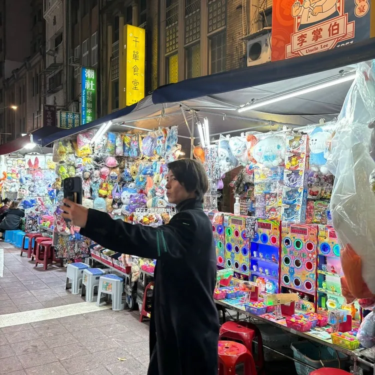 山下智久造訪寧夏夜市，網友求他釋出自拍照。翻攝山下智久Threads