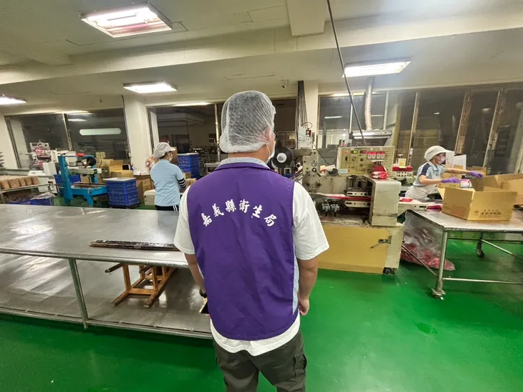 嘉縣衛生局今天前往稽查，竟是機器螺絲鬆脫掉入產品，金屬檢測器又秀逗沒發現。嘉縣府提供
