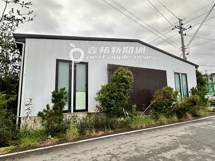 劉家昌3年前花3000萬購入別墅，又以音樂表演使用名義向縣政府在隔壁增建交誼廳，時常邀友人來唱歌開趴。特勤中心攝