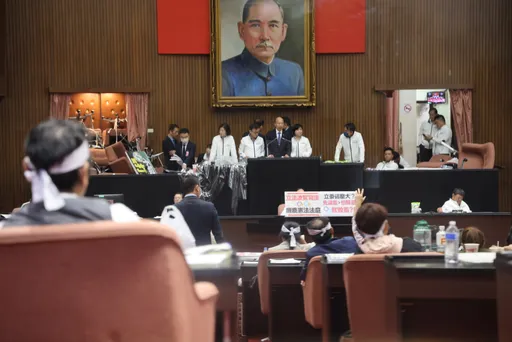 立法院院會時間延長至午夜12點!藍白黨團聯手提案通過