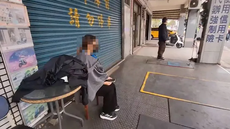 蔡姓女騎士飽受驚嚇，面對詢問發生過程都說「不知道」。民眾提供