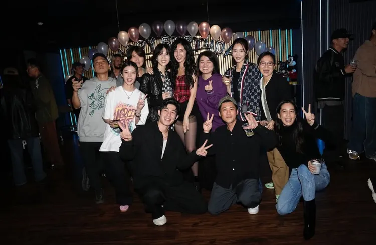 《影后》演員全到齊，參加楊謹華生日派對。翻攝自曾莞婷IG