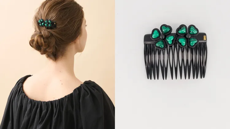 孔雀石幸運草法國梳，1萬9900元。品牌提供