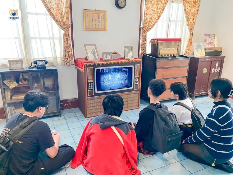 比賽期間，越南學生受到5組接待家庭的熱情款待。教育局提供