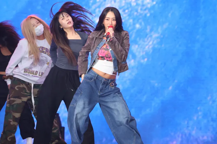 孝琳（右一）表示，很開心今晚能和台灣粉絲一起度過，覺得很幸福。莊宗達攝