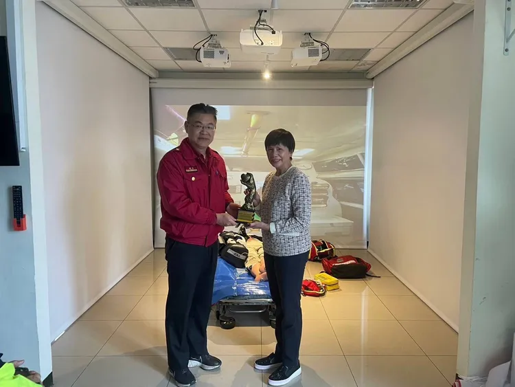 消防局第三大隊感謝財團法人天得歐氏、歐黃寶釵慈善基金會為社會不斷奉獻。消防局提供