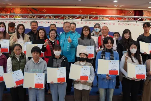 關心教育18年!林秉君偕前議員父發放發原住民族學生獎學金