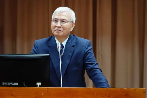 Fed鷹式降息讓道瓊崩千點！楊金龍坦言「我也沒想到」　分析1關鍵點