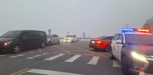 強烈冷氣團來襲氣溫急降 合歡山還是沒飄雪 湧車潮!警方加強疏導