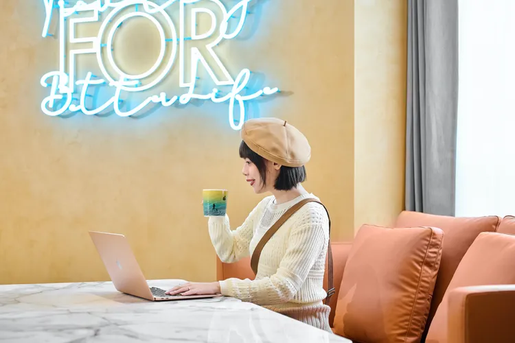 「福容徠旅中壢」在桃園客運總站旁，距離中壢車站步行不到五分，鐘因地利之便，吸引許多商務與團體客群。業者提供