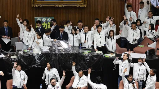 綠委51戰隊「只投出42票」　黃揚明：表決時一度9人不在場