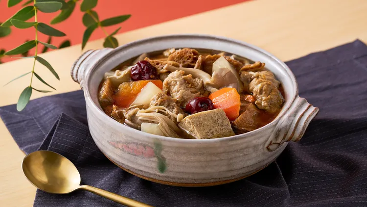 果然匯冬季新菜「麻油藥膳羊若爐」。饗賓集團提供