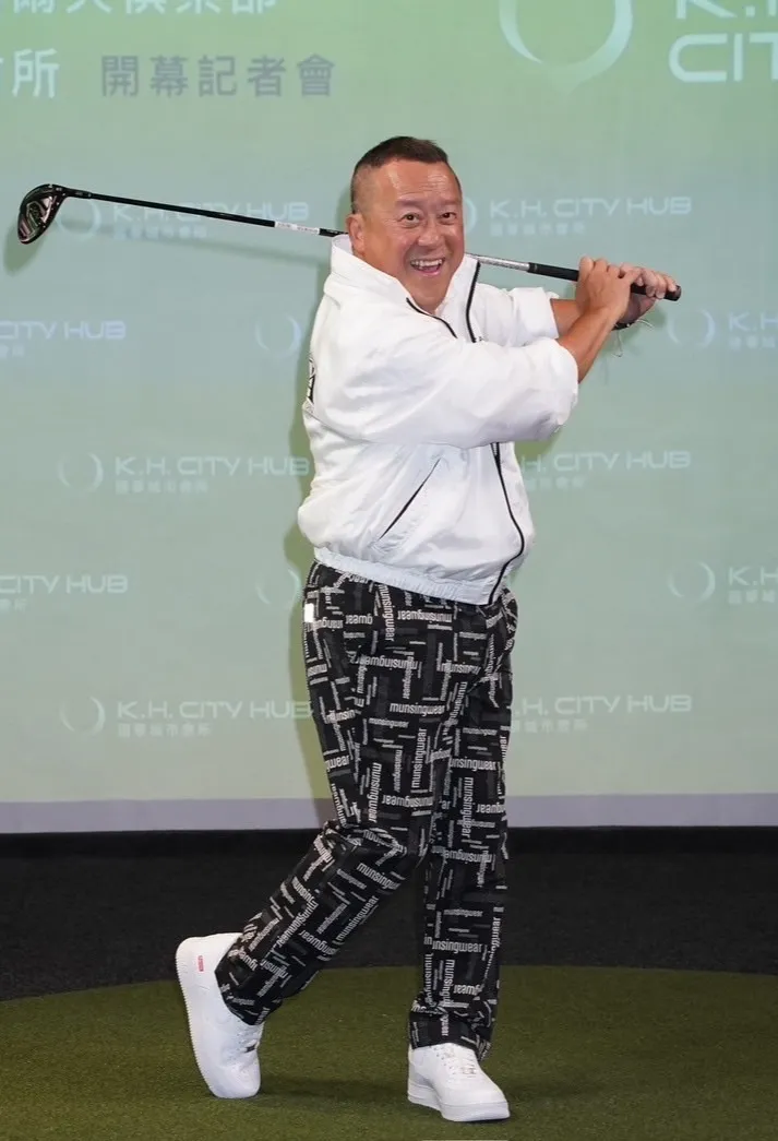 曾志偉今天出席活動，開心打高爾夫球。攝影中心攝