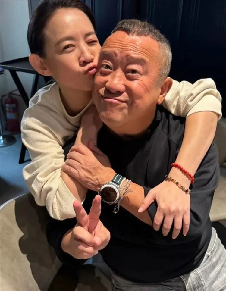 曾寶儀（左）和爸爸曽志偉的感情很好。翻攝曾寶儀臉書