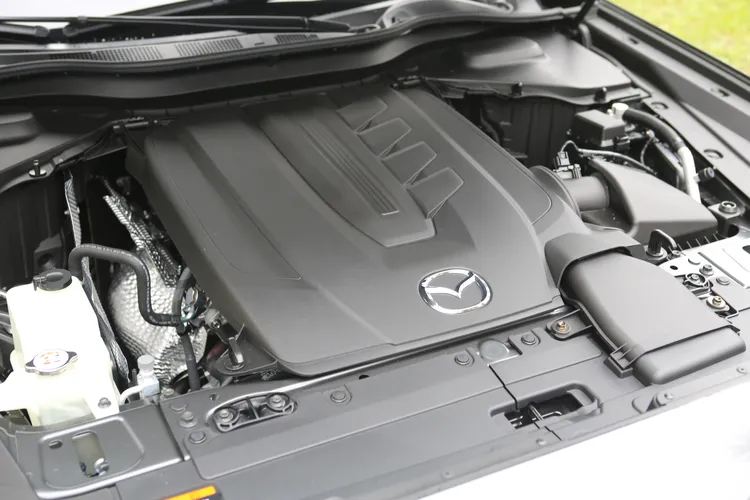 因應CX-60的車格，Mazda也進一步將2.5升四缸自然進氣引擎本體進階調校，最大馬力輸出為192匹，26.6kgm的峰值扭力提前到3000rpm就能爆發。林浩昇攝
