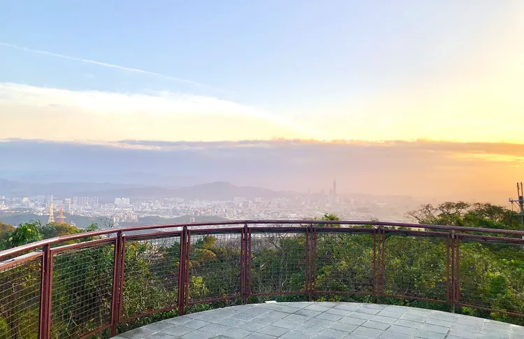 碧山露營場空中廊道黃昏觀景。北市大地處提供