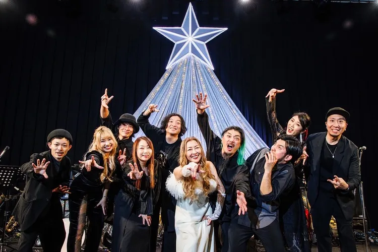 綠髮的永田雄樹從2022年開始與中山美穗合作，擔任她的樂隊班底。翻攝永田雄樹IG