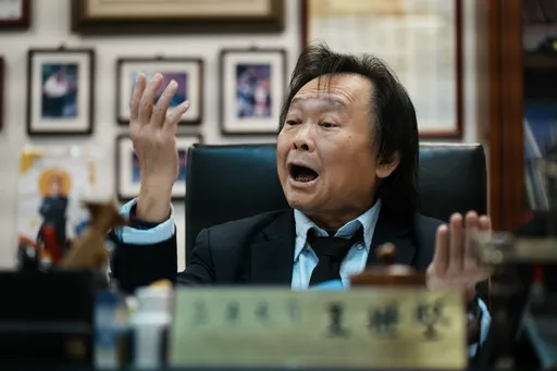 上千青鳥集結立院抗議!王世堅現身高喊:今天是30年來最大恥辱