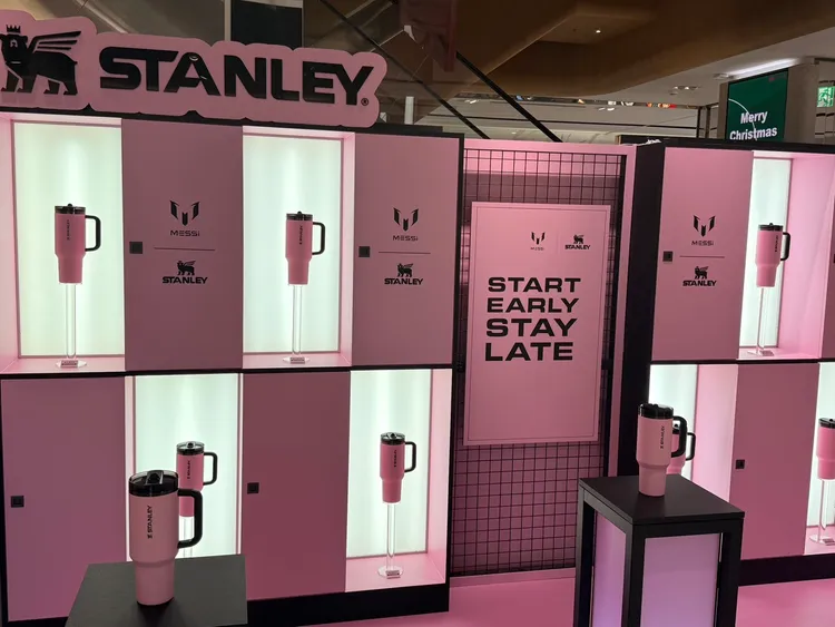 STANLEY遠百信義A13快閃店可享雷雕服務  。陳揚盛攝