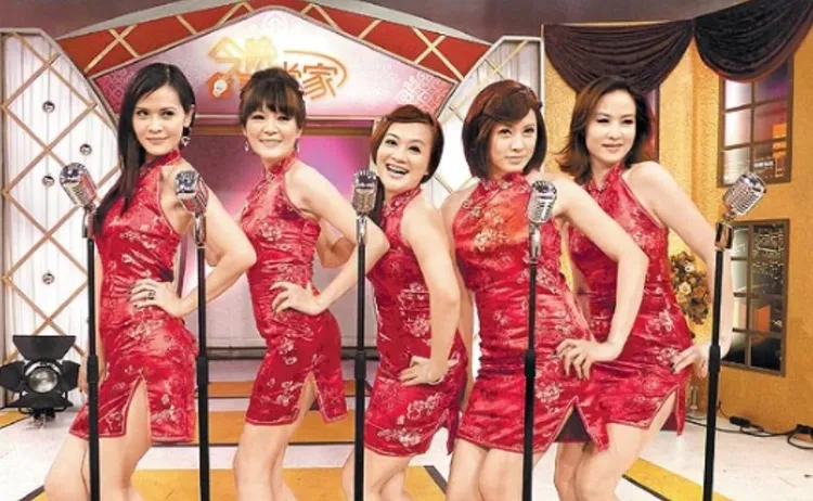 初代大嫂團左起陳維齡、Vicky、秀琴、洪百榕、金友莊。翻攝《今晚誰當家》