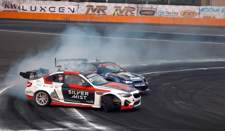 2024 D1GP 臺南府城國際飄移巔峰挑戰賽」首站15日在沙崙台南會展中心旁熱鬧展開激烈對決。讀者提供