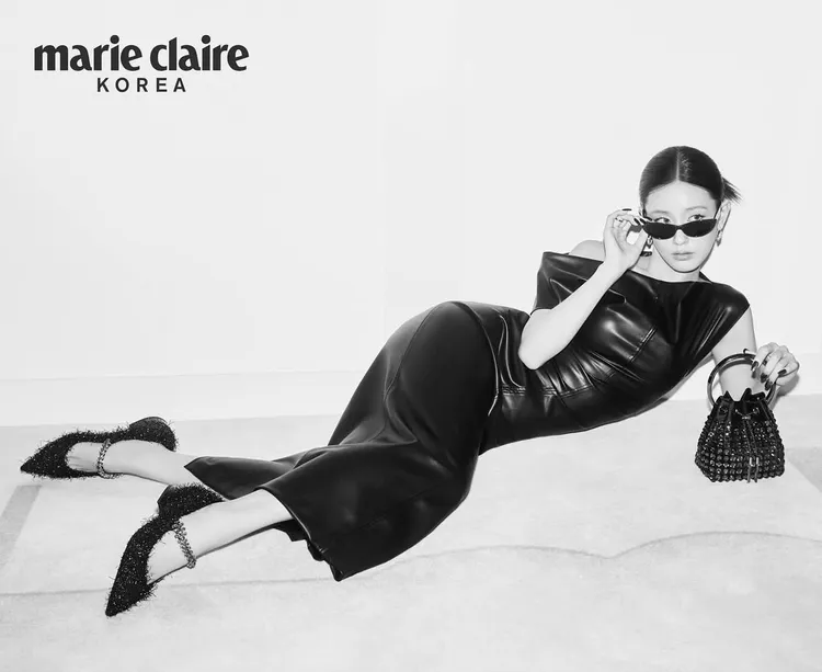 薇娟換上皮革洋裝襯曬出玲瓏曲線。翻攝薇娟IG