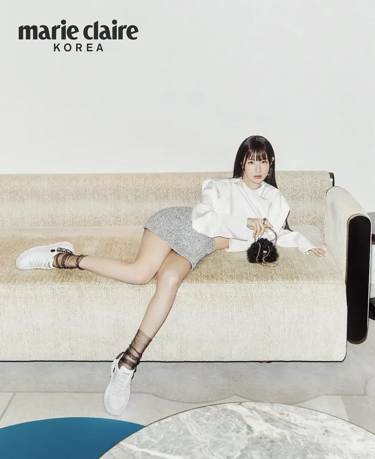 薇娟換上短裙襯托出腳上美鞋。翻攝薇娟IG