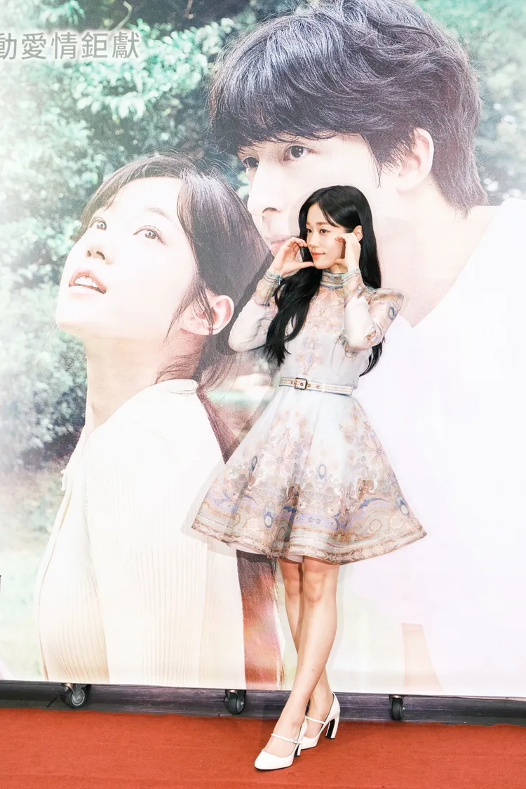 盧允瑞萌比臉頰愛心。車庫娛樂提供