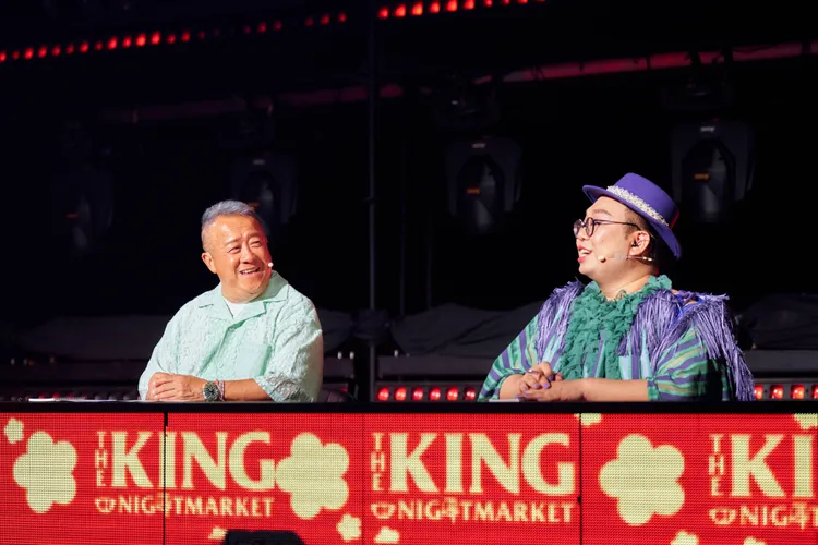 鄭人碩的魅力讓泰國娘娘（右）也招架不住。緯來提供