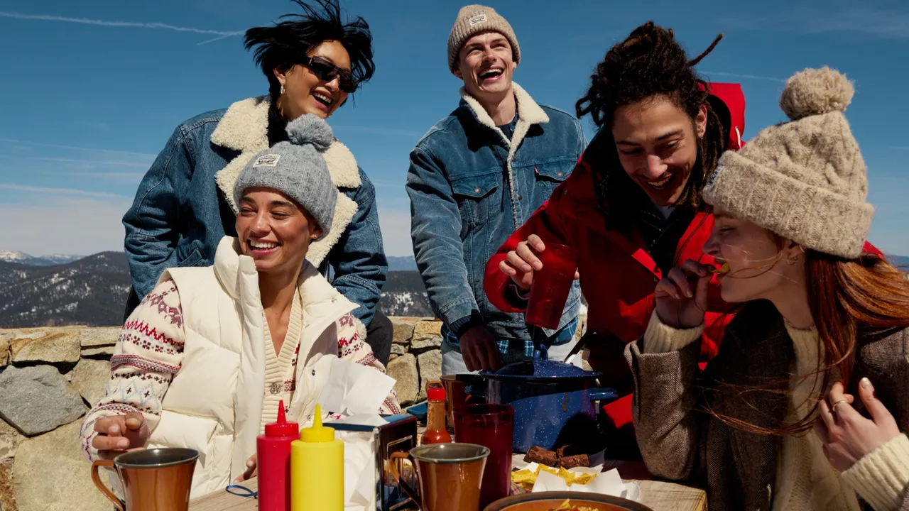 Levi’s推出一系列冬季外套。品牌提供