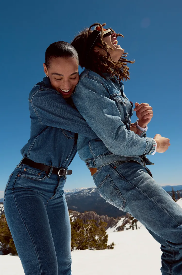 17至22°C的區間推薦輕便必備Levi’s Trucker丹寧外套。品牌提供