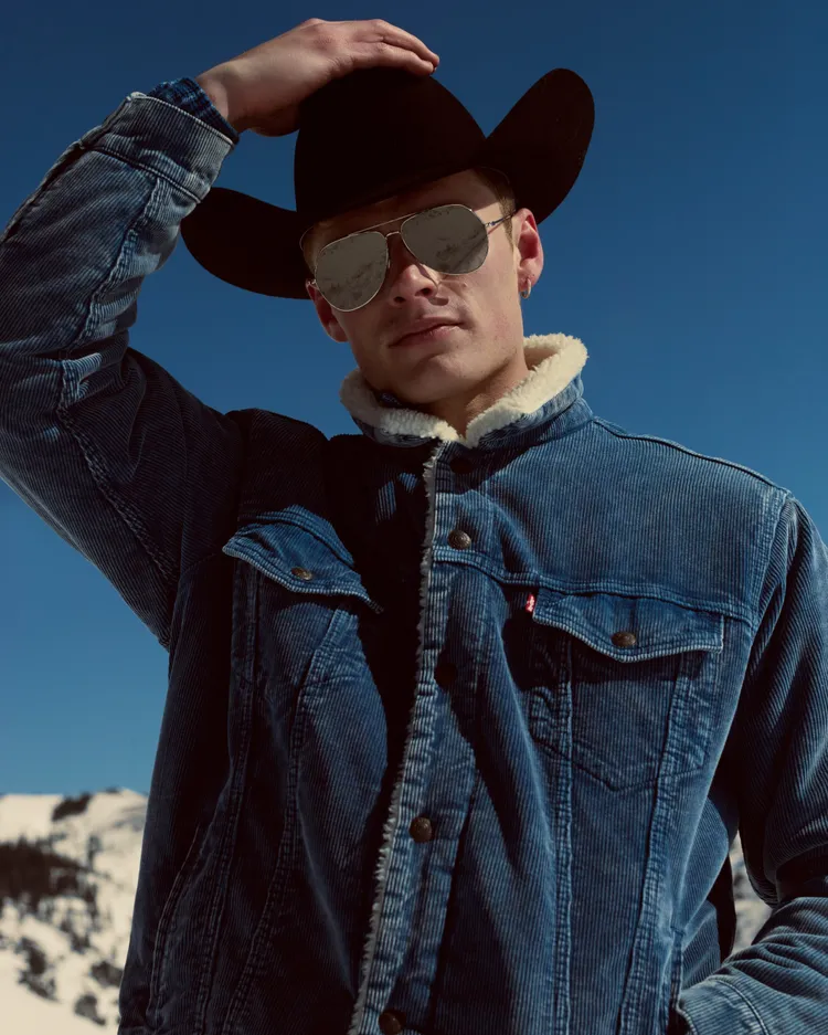 12至17°C可以選擇Levi’s®  Sherpa丹寧羊羔毛夾克。品牌提供