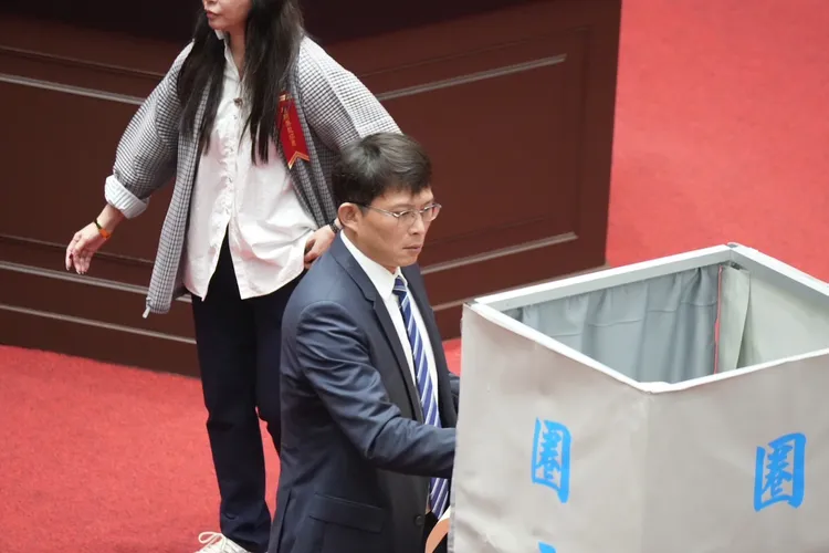 黃國昌今早表示，民眾黨將團進團出投票，預計同意通過1位大法官被提名人。記者莊宗達攝